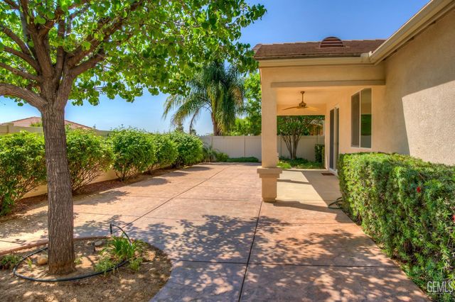 14019 Sandstone Peak Drive, Bakersfield, CA 93306