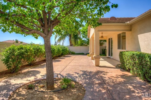 14019 Sandstone Peak Drive, Bakersfield, CA 93306