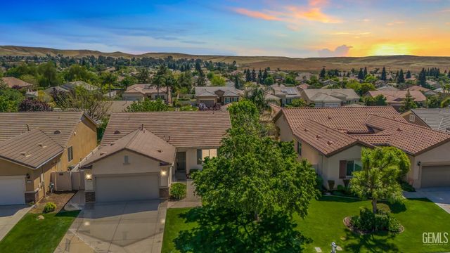 14019 Sandstone Peak Drive, Bakersfield, CA 93306