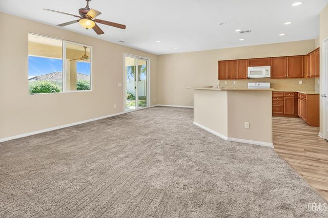 14019 Sandstone Peak Drive, Bakersfield, CA 93306