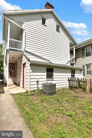 256 E LOUTHER ST, Carlisle, PA 17013