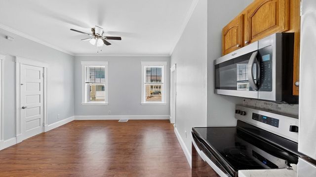 10 Porter 1, Salem, MA 01970