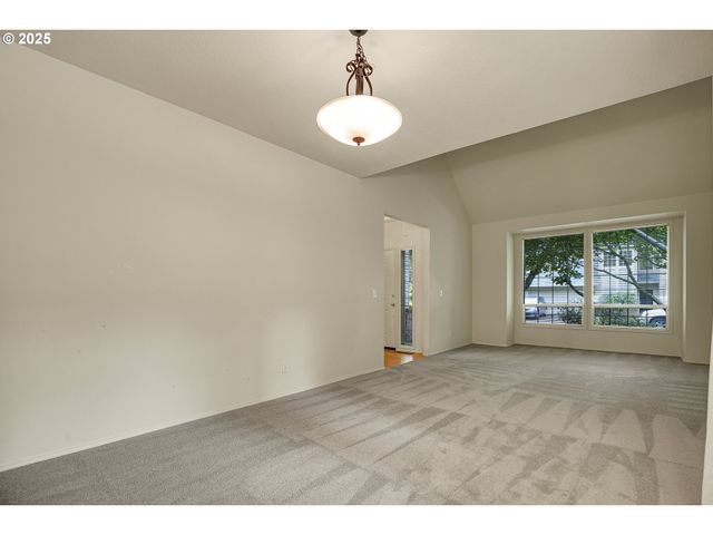 4698 BLACK FOREST Ct, Lake Oswego, OR 97035