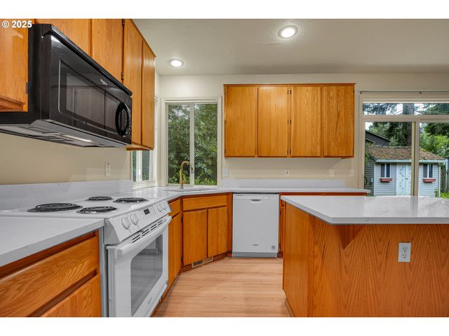 4698 BLACK FOREST Ct, Lake Oswego, OR 97035