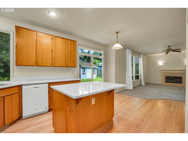 4698 BLACK FOREST Ct, Lake Oswego, OR 97035