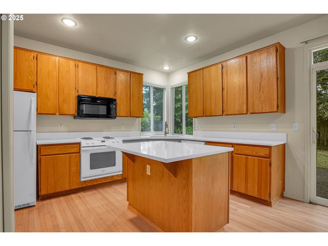 4698 BLACK FOREST Ct, Lake Oswego, OR 97035