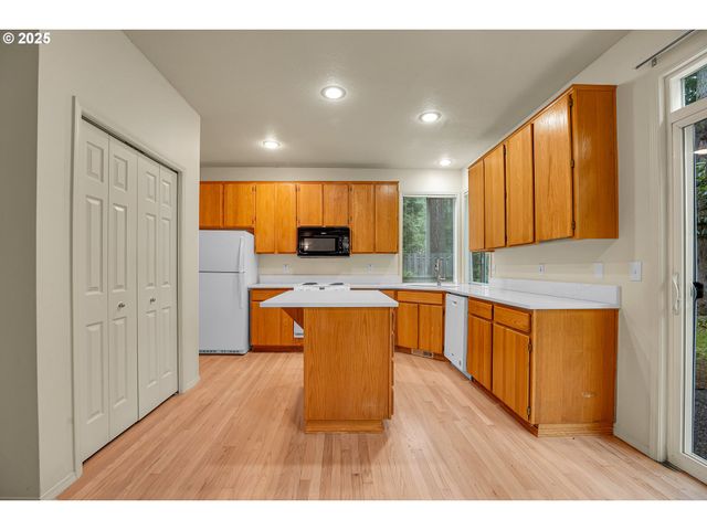 4698 BLACK FOREST Ct, Lake Oswego, OR 97035