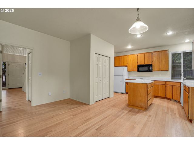 4698 BLACK FOREST Ct, Lake Oswego, OR 97035