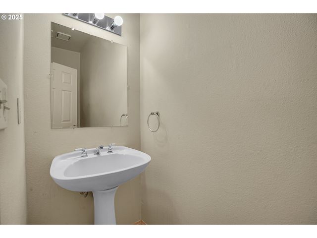 4698 BLACK FOREST Ct, Lake Oswego, OR 97035