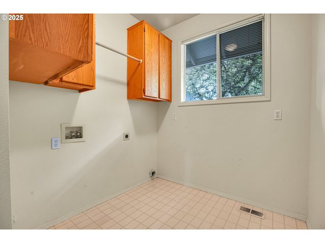 4698 BLACK FOREST Ct, Lake Oswego, OR 97035