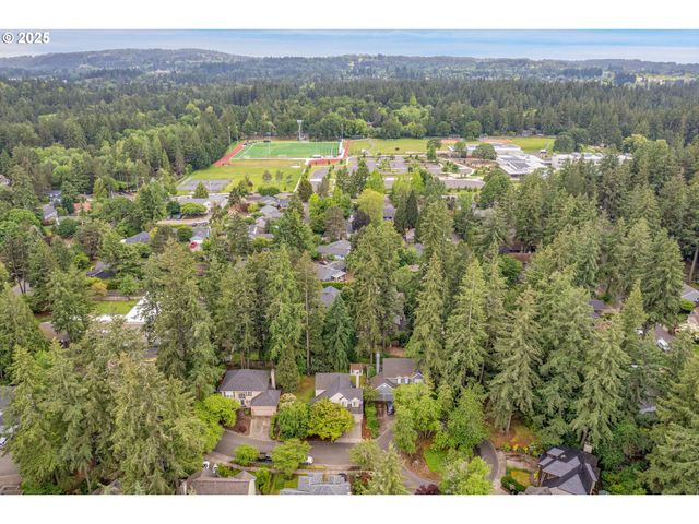 4698 BLACK FOREST Ct, Lake Oswego, OR 97035
