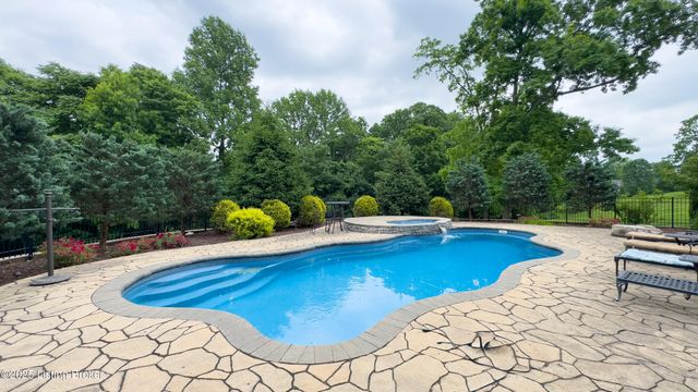 5905 Mt Pleasant Dr, Prospect, KY 40059