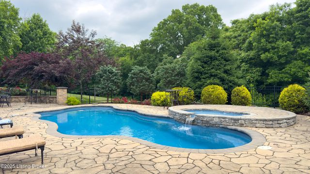 5905 Mt Pleasant Dr, Prospect, KY 40059