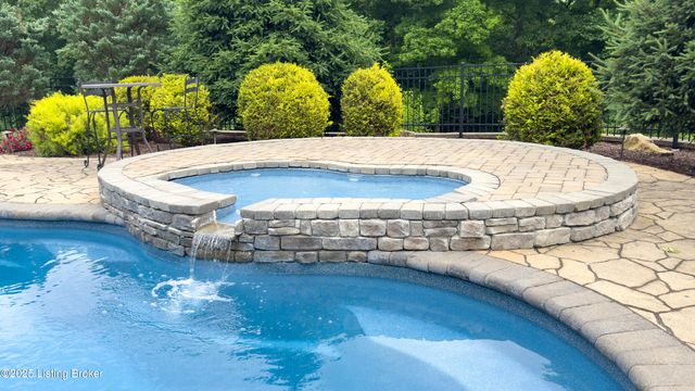 5905 Mt Pleasant Dr, Prospect, KY 40059