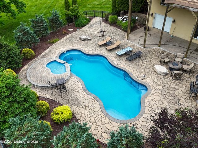 5905 Mt Pleasant Dr, Prospect, KY 40059