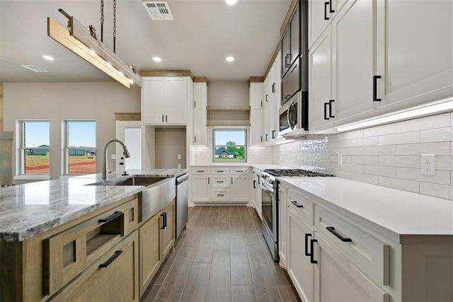 1111 Bridgeview Lane, Tuttle, OK 73089