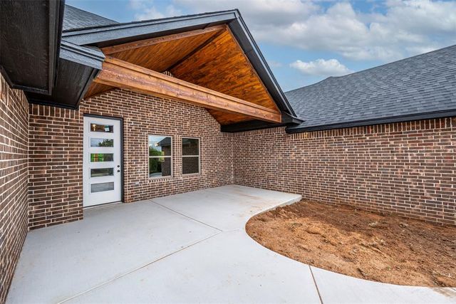 1111 Bridgeview Lane, Tuttle, OK 73089