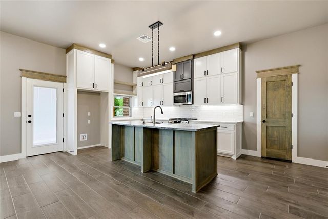 1111 Bridgeview Lane, Tuttle, OK 73089