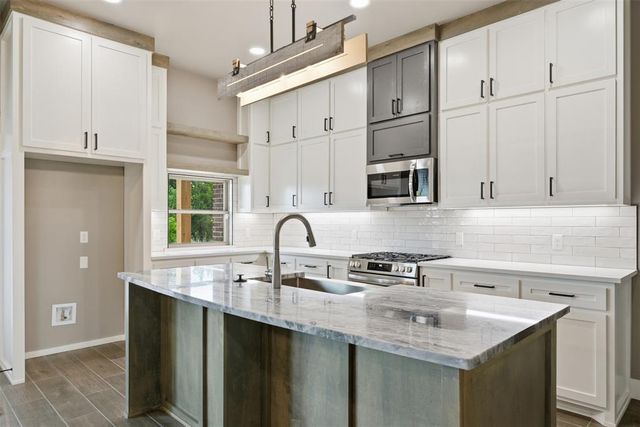 1111 Bridgeview Lane, Tuttle, OK 73089