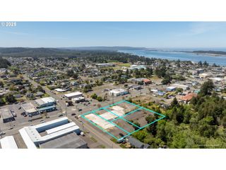 1088 NEWMARK Ave, Coos Bay, OR 97420