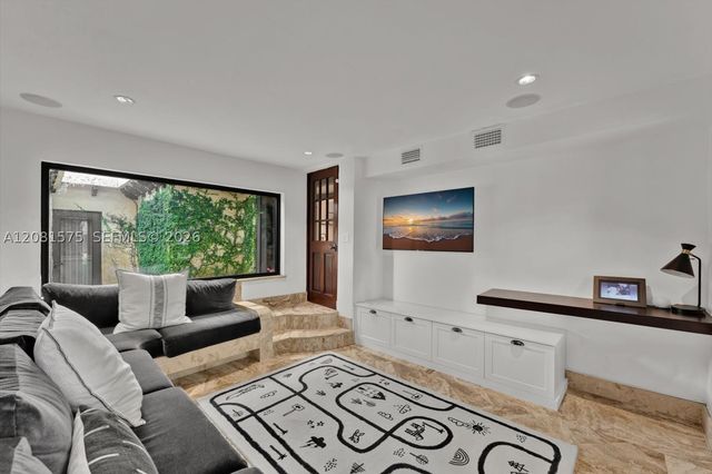9204 NE 10th Ave, Miami Shores, FL 33138