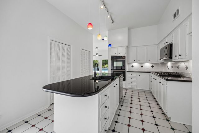11931 Carriage Hill Drive, Houston, TX 77077