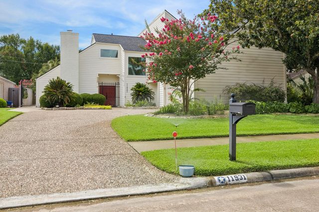 11931 Carriage Hill Drive, Houston, TX 77077