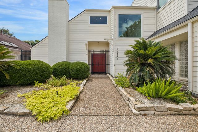 11931 Carriage Hill Drive, Houston, TX 77077