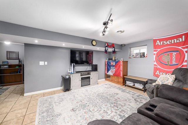 3932 N Spruce Avenue, Kansas City, MO 64117