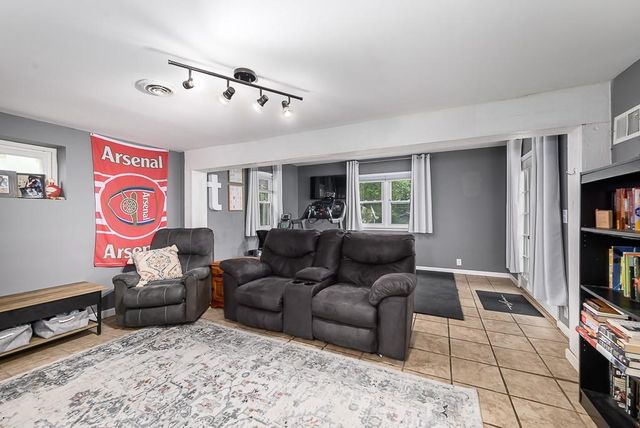 3932 N Spruce Avenue, Kansas City, MO 64117