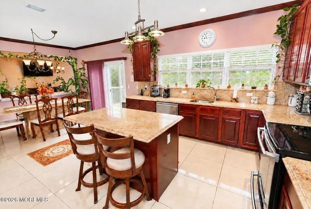 10 Sasha Court, Matawan, NJ 07747