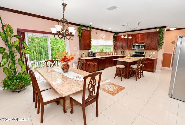 10 Sasha Court, Matawan, NJ 07747