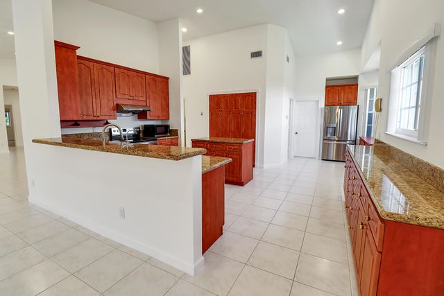 551 NW 108TH Avenue, Plantation, FL 33324