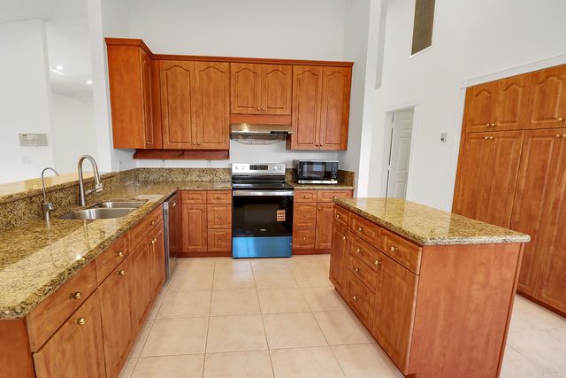 551 NW 108TH Avenue, Plantation, FL 33324