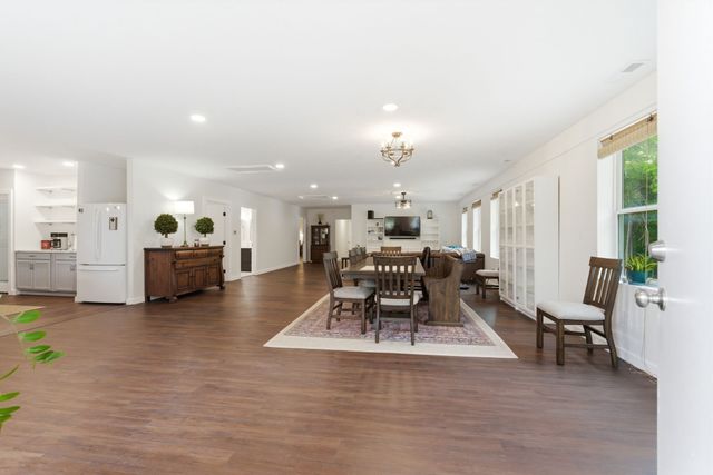 2010 Mosley Ferry Rd, Chapmansboro, TN 37035