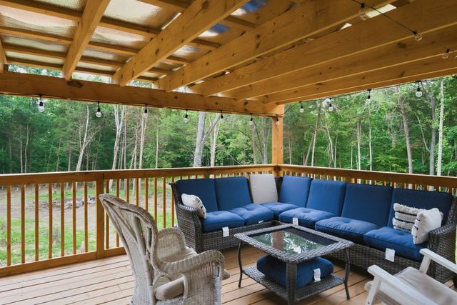 2010 Mosley Ferry Rd, Chapmansboro, TN 37035