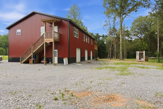 2010 Mosley Ferry Rd, Chapmansboro, TN 37035