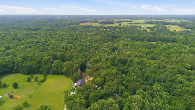 2010 Mosley Ferry Rd, Chapmansboro, TN 37035