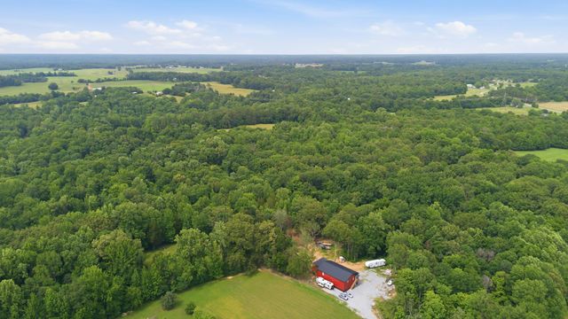 2010 Mosley Ferry Rd, Chapmansboro, TN 37035
