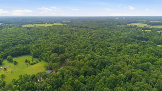 2010 Mosley Ferry Rd, Chapmansboro, TN 37035