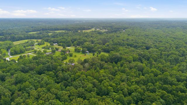 2010 Mosley Ferry Rd, Chapmansboro, TN 37035