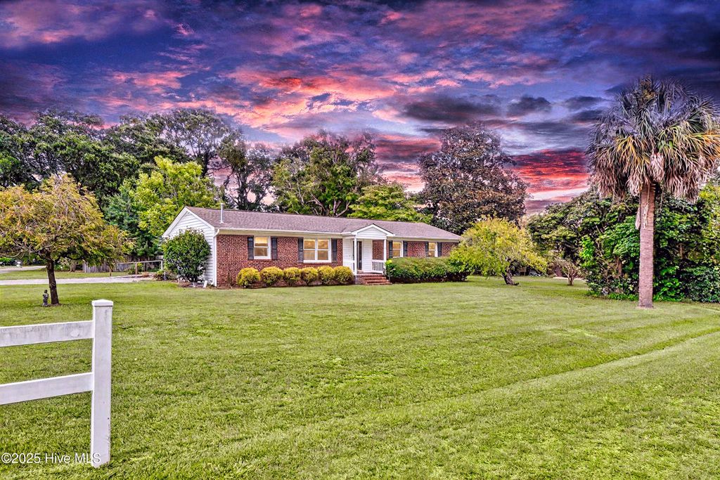 103 Garden Place Drive, Castle Hayne, NC 28429