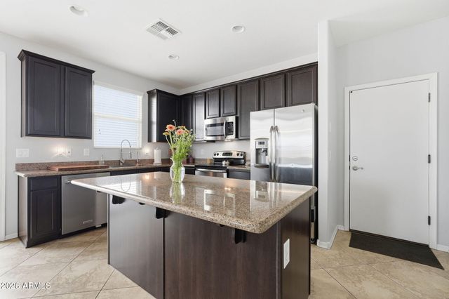 2089 S OLYMPIC Drive, Gilbert, AZ 85295