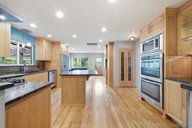 6272 S Jamestown Avenue, Tulsa, OK 74136