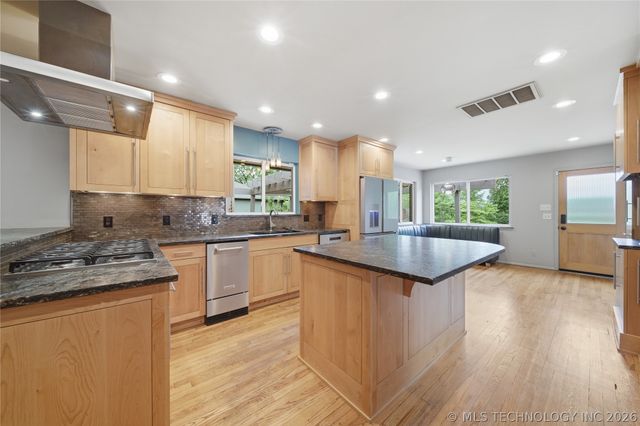 6272 S Jamestown Avenue, Tulsa, OK 74136