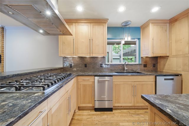 6272 S Jamestown Avenue, Tulsa, OK 74136