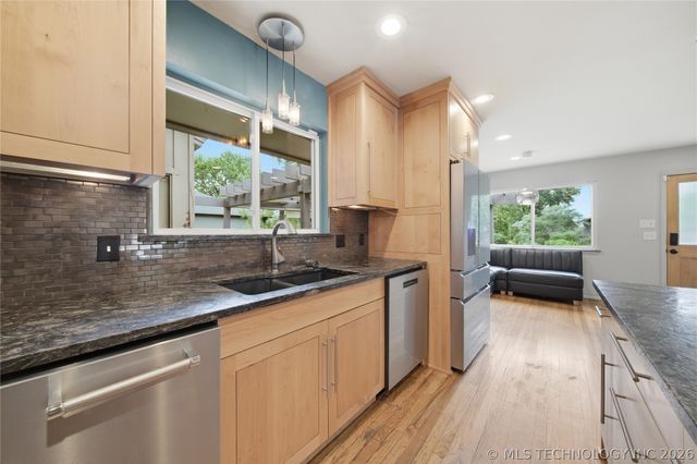 6272 S Jamestown Avenue, Tulsa, OK 74136