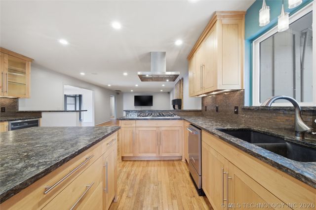 6272 S Jamestown Avenue, Tulsa, OK 74136