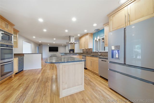 6272 S Jamestown Avenue, Tulsa, OK 74136