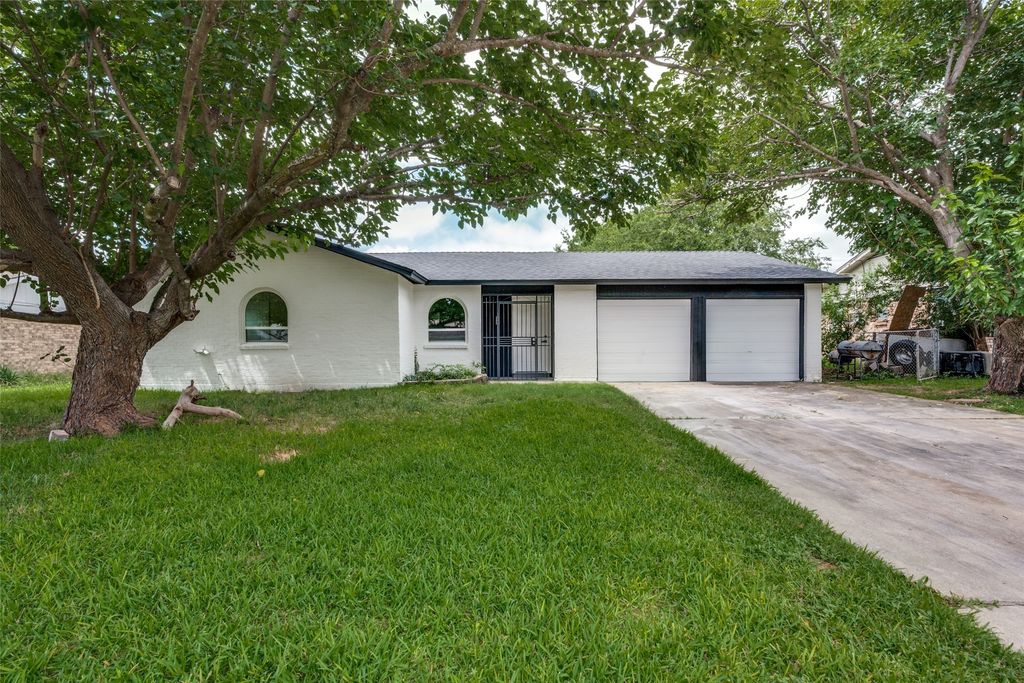 1021 Coury Road, Everman, TX 76140